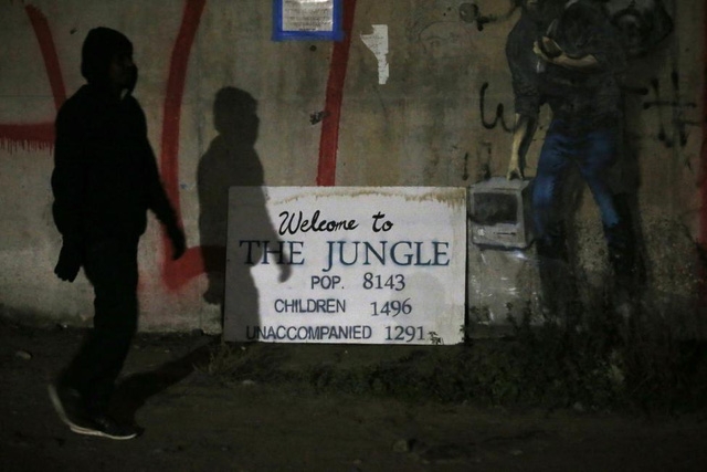  Từ trại Jungle, nhiều người di cư cũng tìm cách trốn vào Anh. (Ảnh: Reuters) 