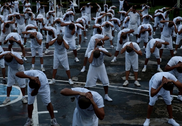 Ben trong trai cai nghien ma tuy o Philippines hinh anh 7