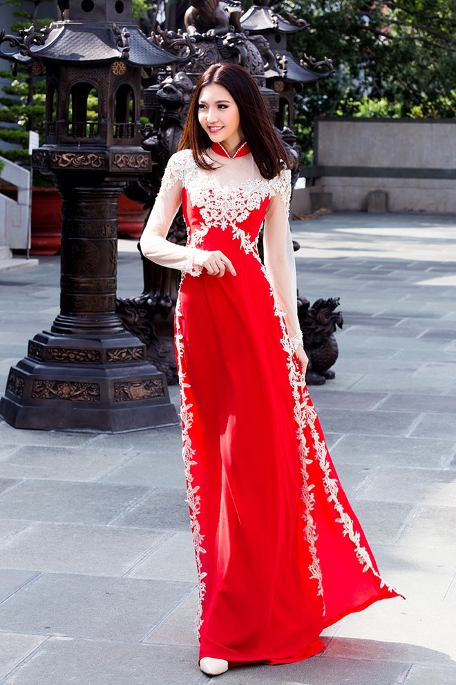 Tan Nu hoang Sac dep duyen dang voi ao dai hinh anh 2