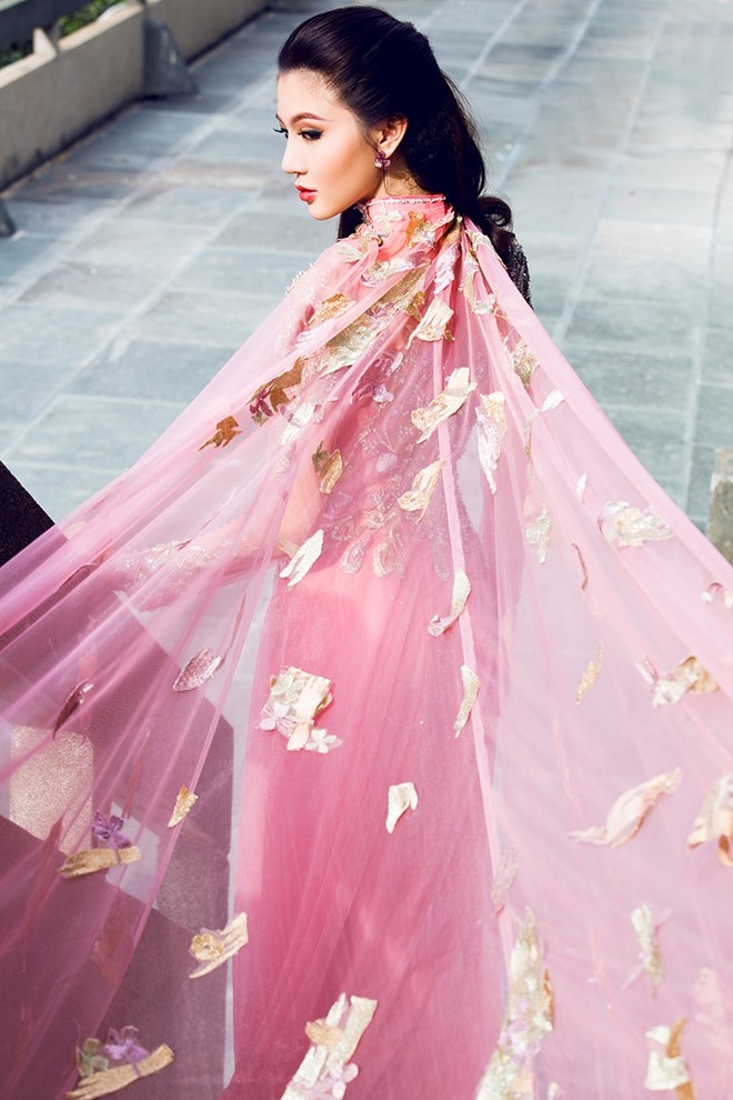 Tan Nu hoang Sac dep duyen dang voi ao dai hinh anh 5