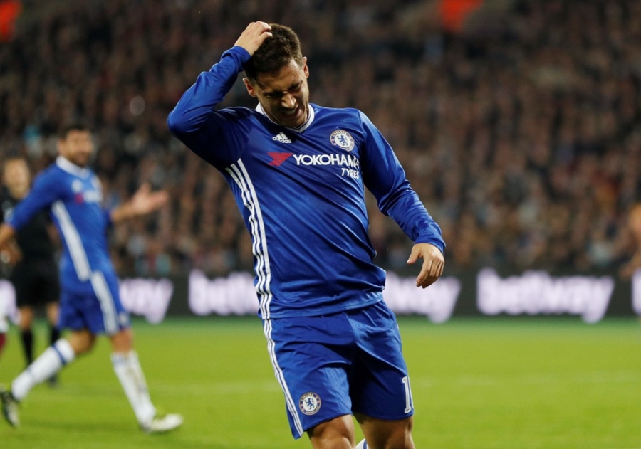 Co dong vien Chelsea au da voi West Ham sau tran thua hinh anh 9