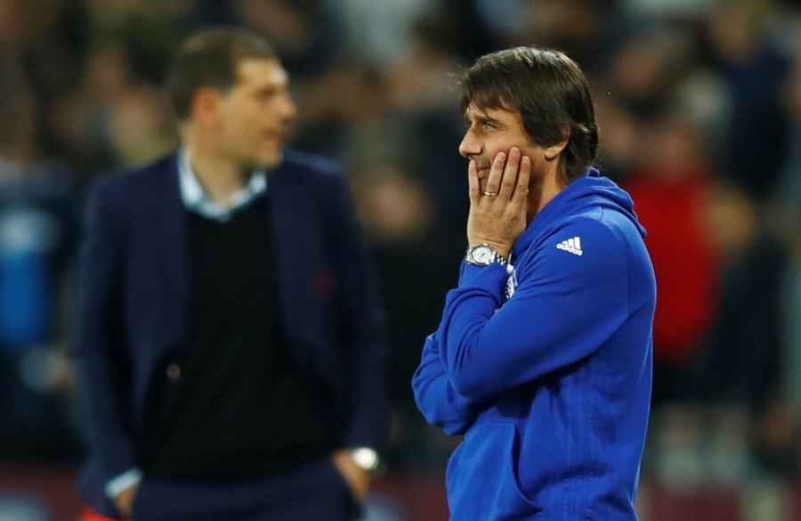 Co dong vien Chelsea au da voi West Ham sau tran thua hinh anh 10