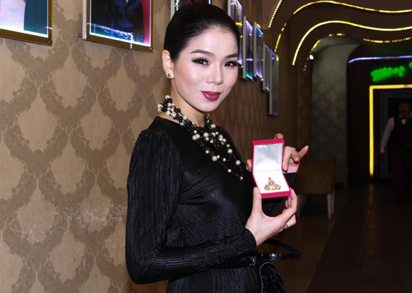 le-quyen-ban-dau-gia-trang-suc-duoc-200-trieu-lam-tu-thien-1
