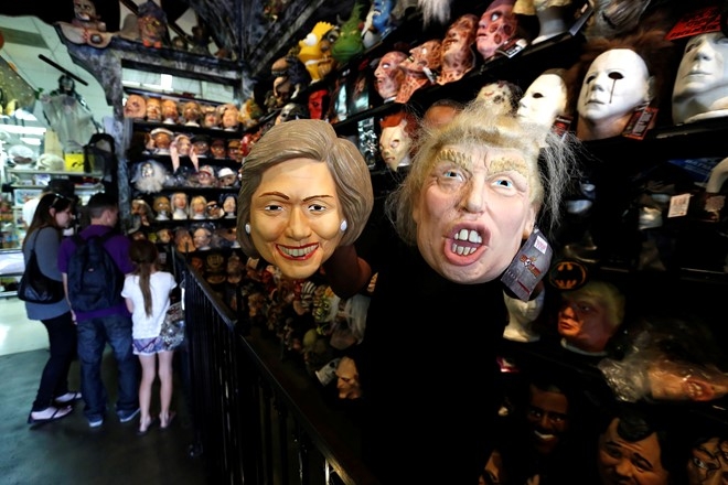 Mat na Trump - Clinton ban chay trong mua Halloween o My hinh anh 2