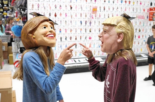 Mat na Trump - Clinton ban chay trong mua Halloween o My hinh anh 6
