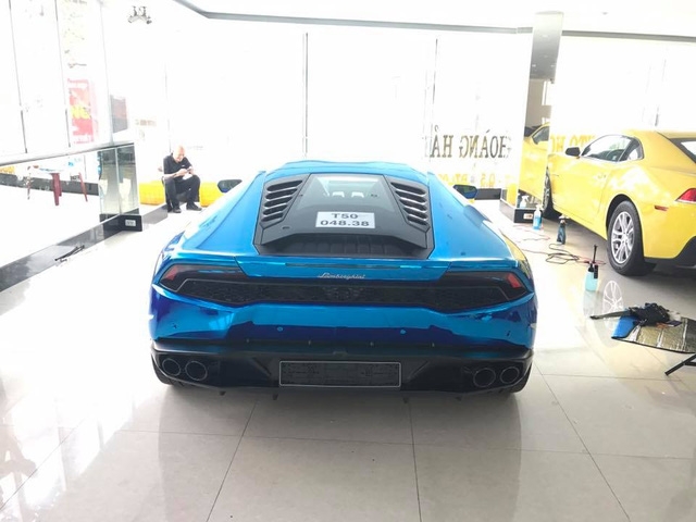  Đến nay, tại Việt Nam, đã có 10 chiếc Lamborghini Huracan LP610-4 được đưa về nước với các màu khác nhau như xanh cốm, vàng, xám và trắng. 