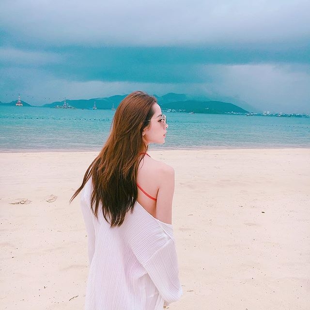 Chi Pu bất ngờ tung ảnh áo tắm 