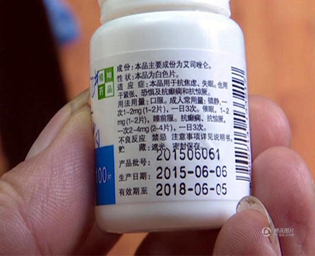 Con nhỏ ngủ li bì và đây là những thứ mà người mẹ tìm được trong hành lý của người giúp việc - Ảnh 4.