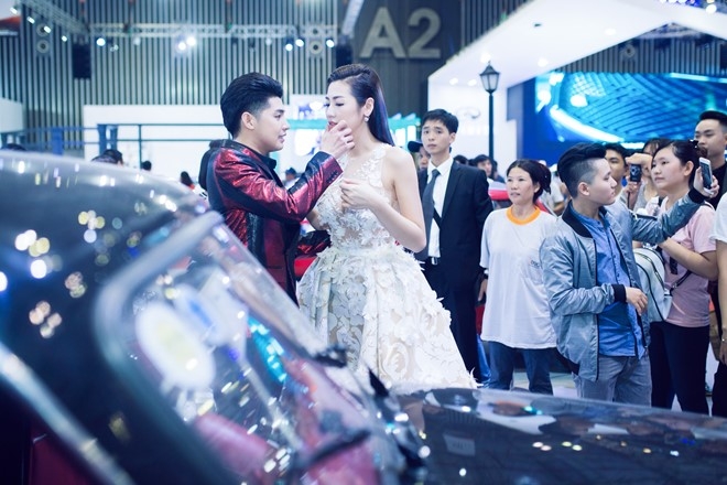 Noo Phuoc Thinh tinh tu voi A hau Tu Anh o su kien hinh anh 5