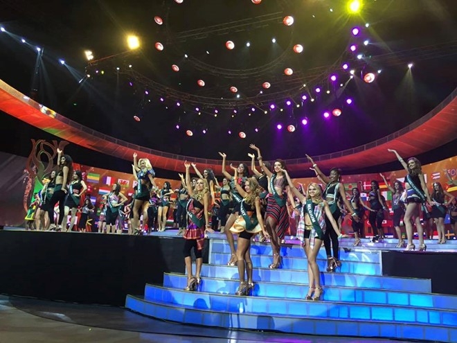 Dai dien Ecuador dang quang HH Trai dat, Nam Em dung o top 8 hinh anh 1