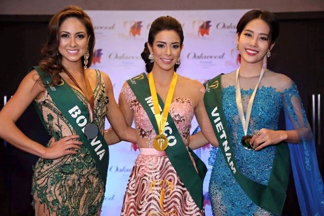 Dai dien Ecuador dang quang HH Trai dat, Nam Em dung o top 8 hinh anh 3
