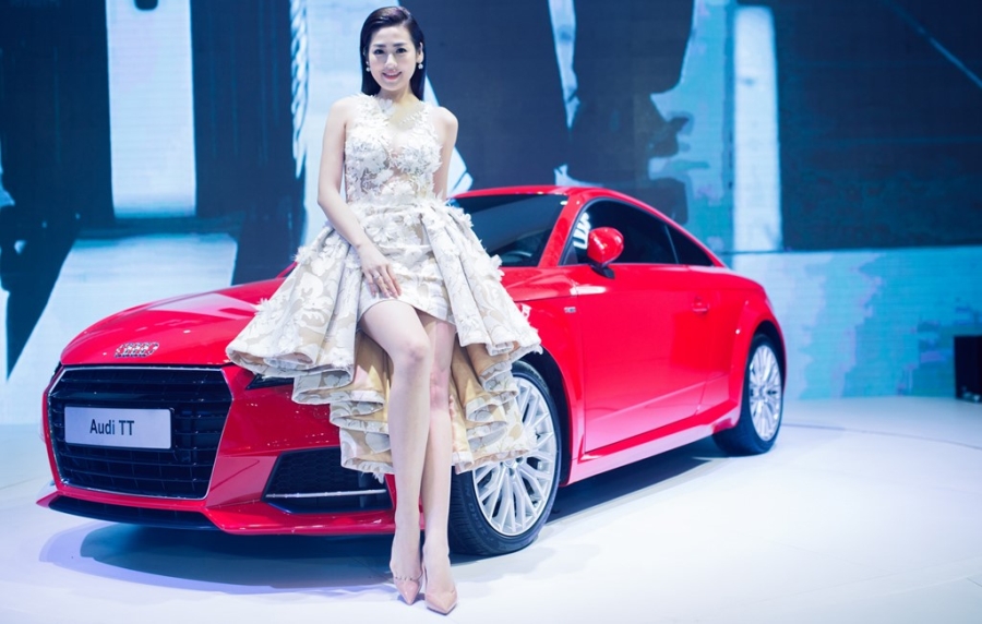 Thuy Tien goi cam ben dan xe sang Audi hinh anh 4