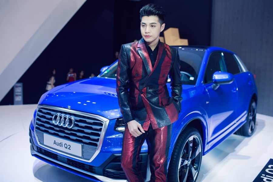 Thuy Tien goi cam ben dan xe sang Audi hinh anh 8