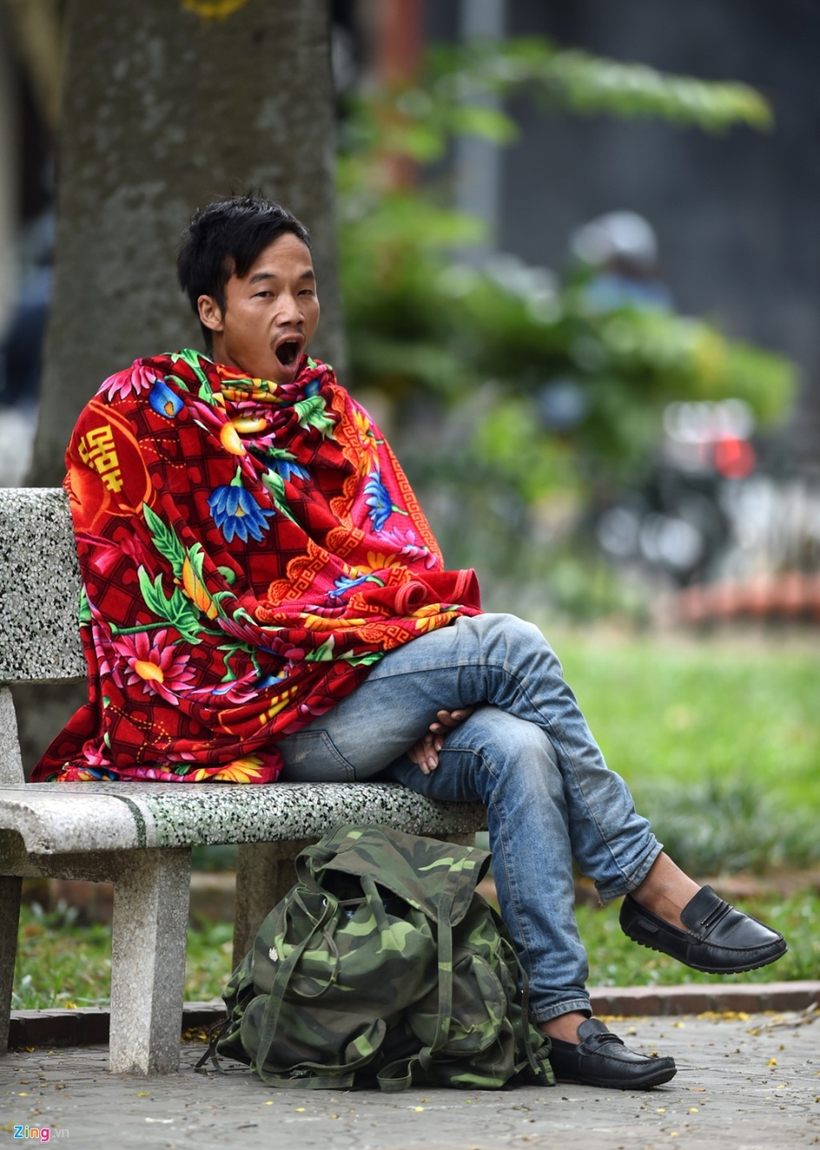 Quang chan ra duong trong gio lanh 20 do C hinh anh 2