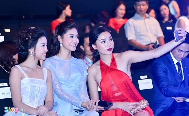 Hoa hau Ky Duyen mac noi bat di xem thoi trang hinh anh 4
