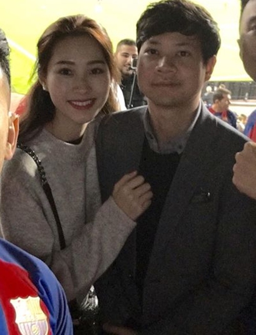 hoa hau thu thao hanh phuc di du lich chau au voi ban trai dai gia - 2