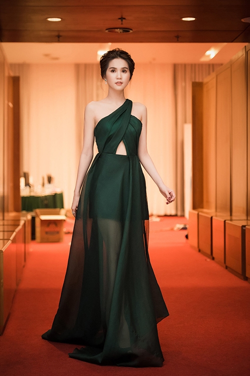 my-nhan-viet-mac-dep-nhat-tuan-31-10-2