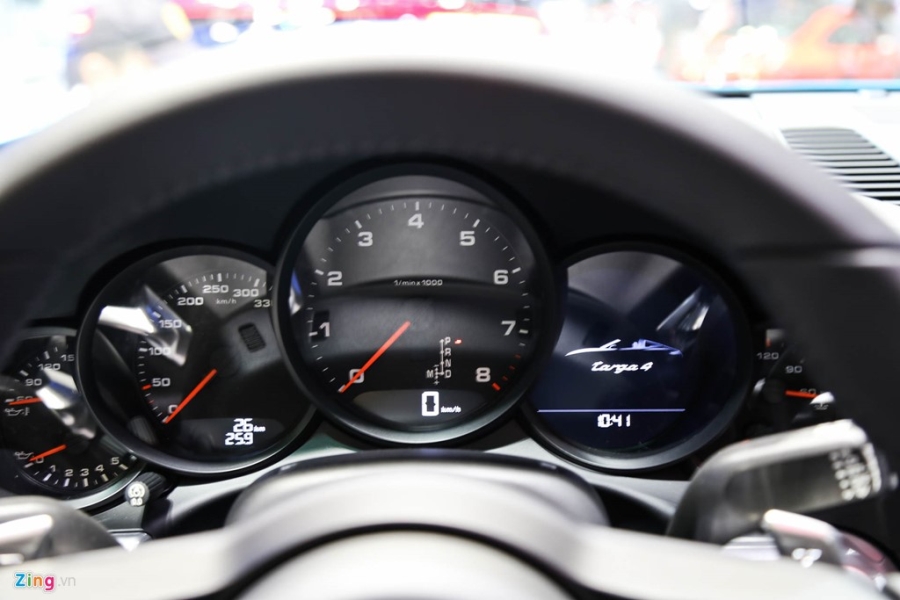 Porsche 911 dan dong 4 banh gia tren 8 ty tai Viet Nam hinh anh 14