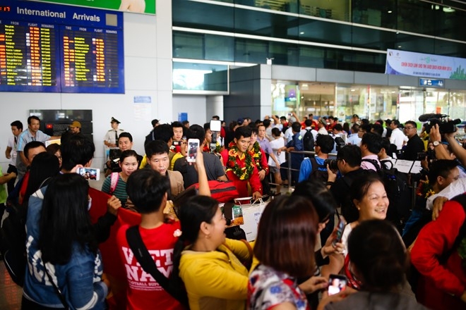 U19 Viet Nam duoc chao don nong nhiet duoi mua tam ta hinh anh 2