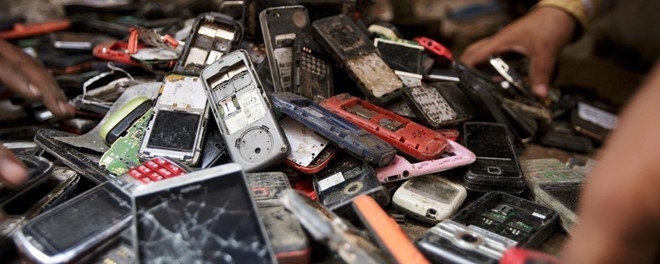 Vang, bac trong smartphone bi lang phi nhu the nao? hinh anh 1