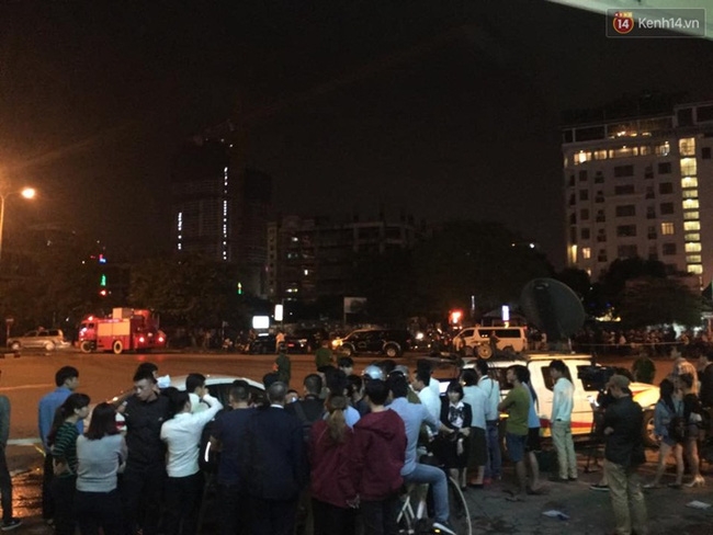 Hà Nội: Hỏa hoạn thiêu rụi nhiều quán karaoke trên đường Trần Thái Tông - Ảnh 3.