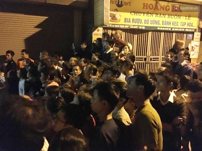 Nghi có nhiều người mắc kẹt trong đám cháy ở Hà Nội - Ảnh 2.