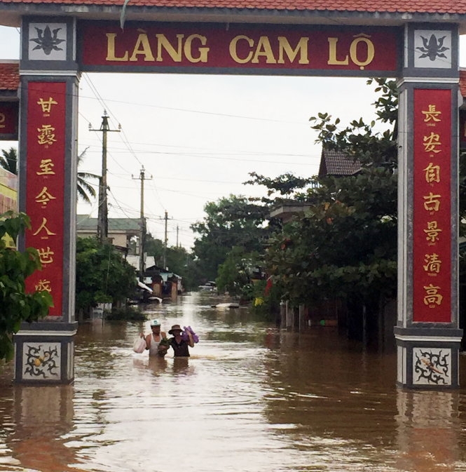 Lũ lên bất ngờ nhấn chìm nhiều khu vực trung tâm Cam Lộ 