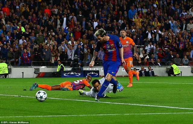  Messi lập hattrick trong ngày Barcelona đánh bại Man City 4-0 cách đây 2 tuần 