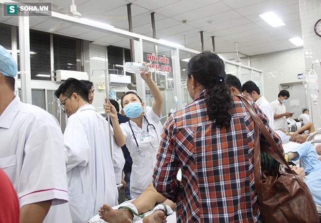 Bệnh nhân tung cửa, ôm bụng chạy vào đòi được bác sĩ cấp cứu gấp - Ảnh 4.