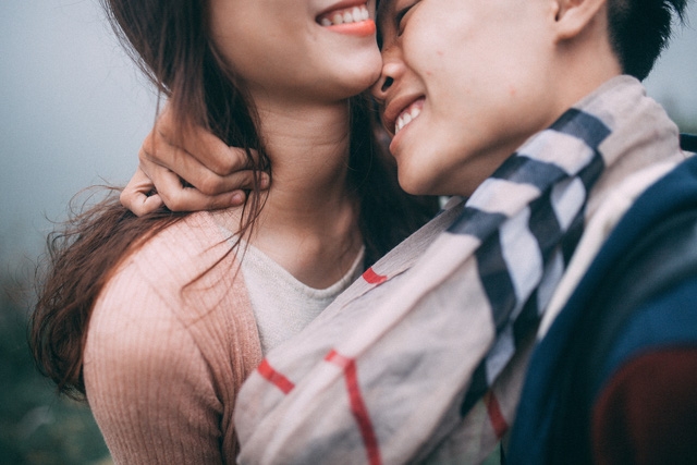 Trang và Huy là một cặp đôi sắp kết hôn, sống ở Hà Nội. Họ đều là 8x nhưng có lối sống rất trẻ trung và đầy đam mê.