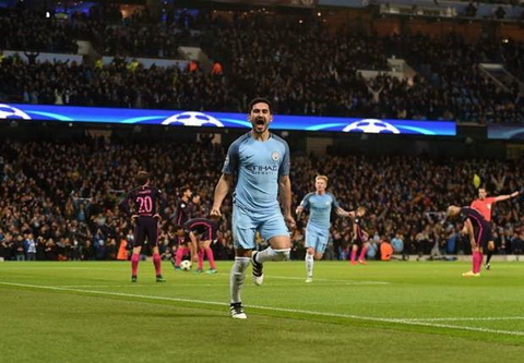 Danh bai Barcelona, Man City sanh ngang voi thanh tich cua M.U