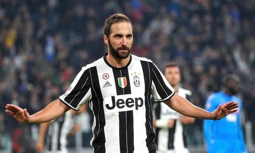 Những người hâm mộ Juventus đang chờ đợi Higuain tỏa sáng trong cuộc tái đấu trước Lyon