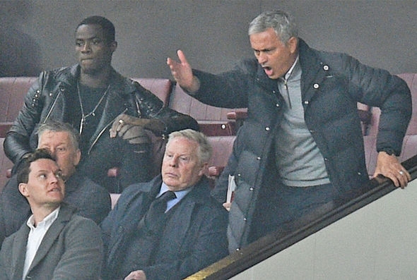 Mourinho, MU, án phạt, Premier League, ngoại hạng Anh