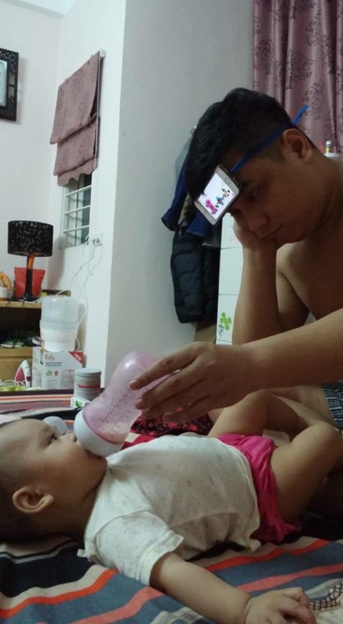 14 buc hinh chung minh me vang nha, bo viet cham con cung dam dang nhu ai - 4