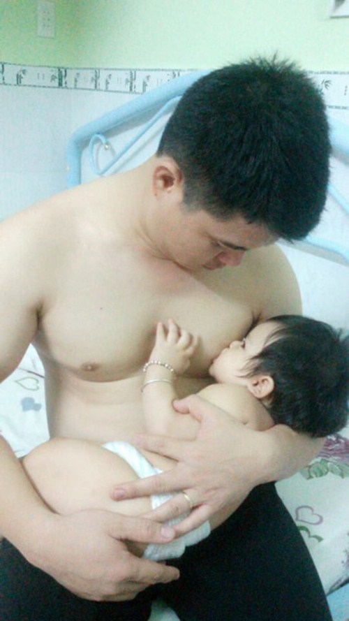 14 buc hinh chung minh me vang nha, bo viet cham con cung dam dang nhu ai - 7