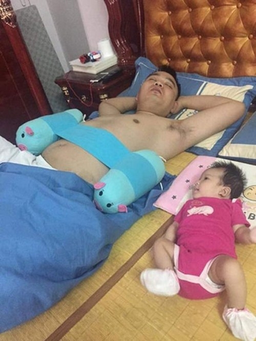 14 buc hinh chung minh me vang nha, bo viet cham con cung dam dang nhu ai - 9