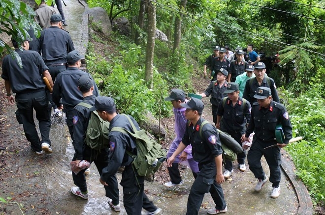 Dua manh vo may bay roi o Ba Ria - Vung Tau xuong nui hinh anh 2