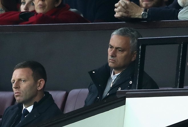 FA ra an phat nhe cho Jose Mourinho hinh anh 1