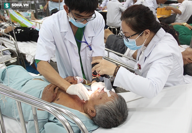 Khó tin khi bác sĩ cấp cứu phải kiêm việc dọn vệ sinh cho bệnh nhân - Ảnh 5.