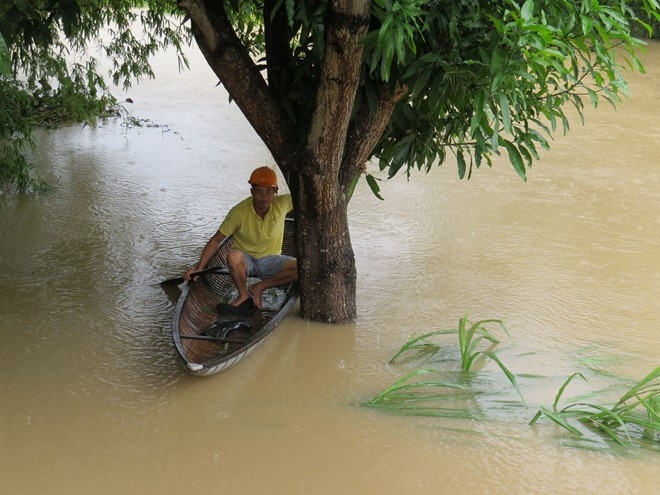 Lu ngap xe khach o Phu Yen hinh anh 6