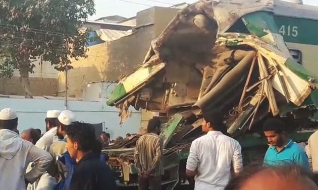 Tàu hỏa đụng nhau ở Pakistan, 17 người chết 