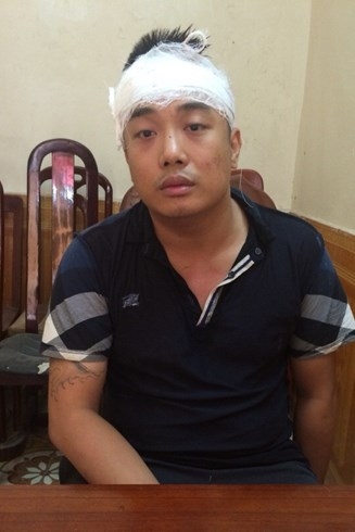 bi phat hien nap trong tu, ten trom dien cuong tan cong chu nha hinh anh 1