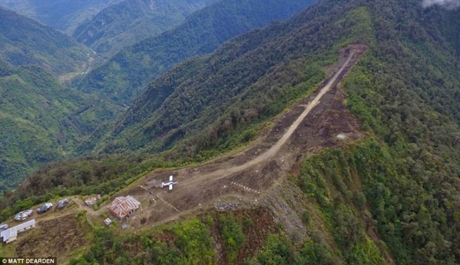 Nhung san bay la lung tren the gioi hinh anh 14