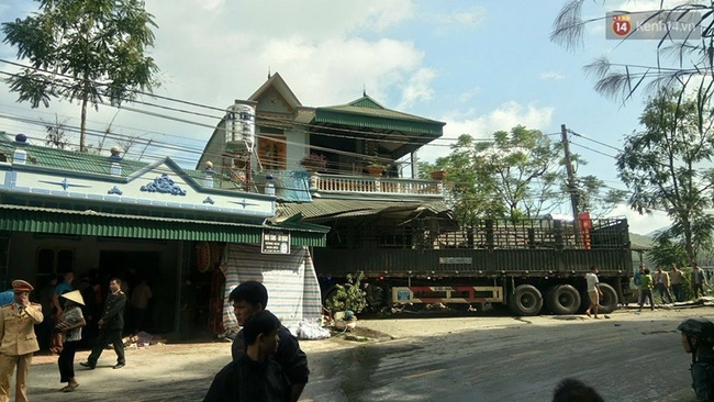 Ô tô tải đâm vào nhà dân, mẹ chồng và con dâu tử vong - Ảnh 2.