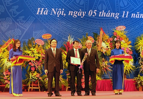 3-cap-vo-chong-duoc-phong-giao-su-pho-giao-su-nam-2016