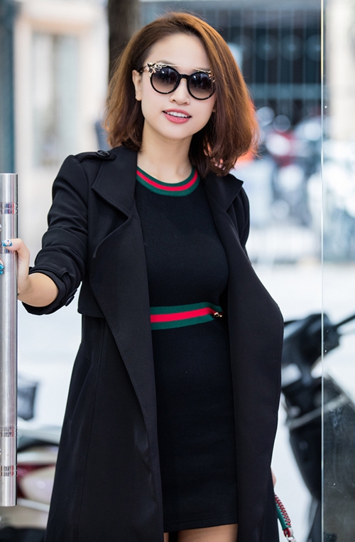 Á hậu Huyền My diện vest không nội y