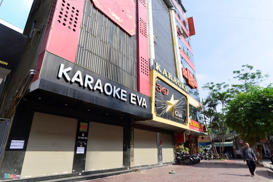 Cac quan karaoke do bien quang cao ban dong nat hinh anh 1