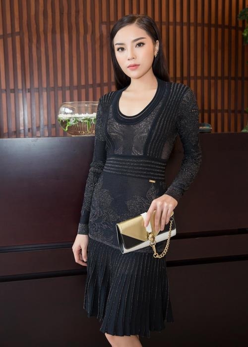 Ky Duyen ngay cang xinh dep, doc lap, khong can me 'nang khan sua tui'