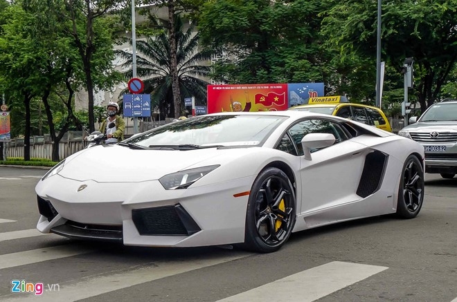 Lamborghini Aventador dau tien Viet Nam doi mau hinh anh 4