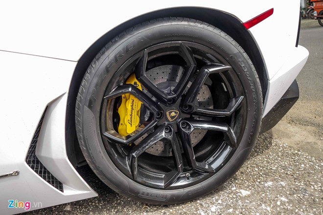 Lamborghini Aventador dau tien Viet Nam doi mau hinh anh 7